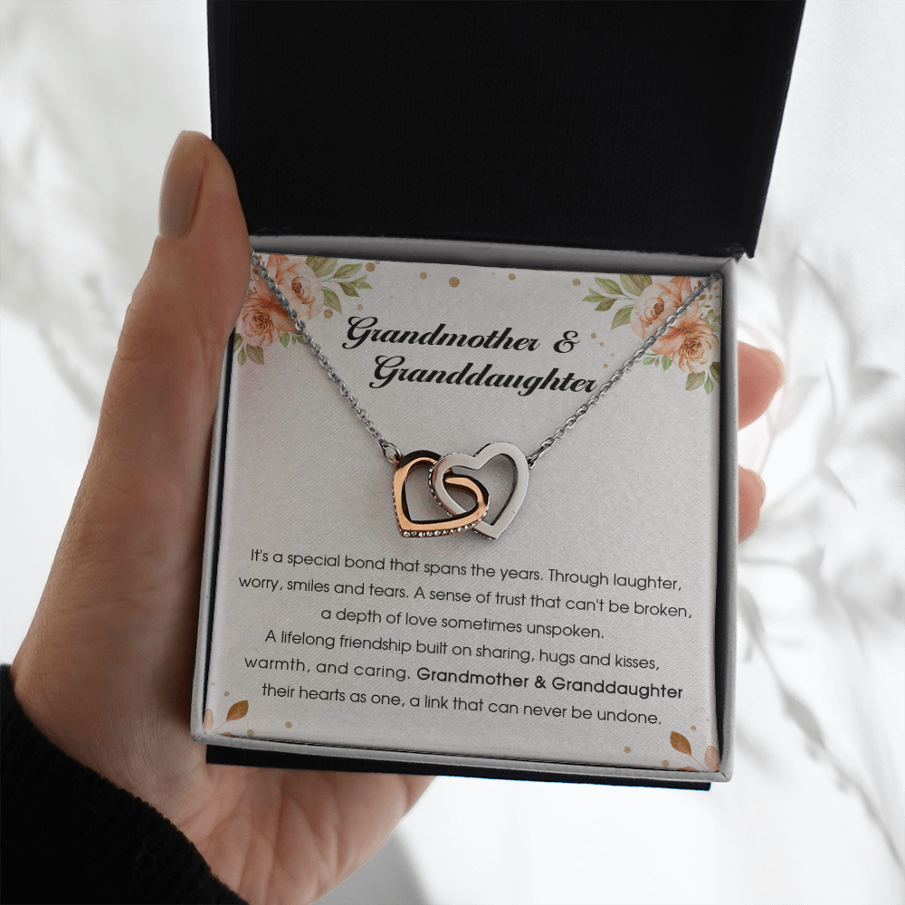 To My Grandma From Granddaughter - Interlocking heart Necklace